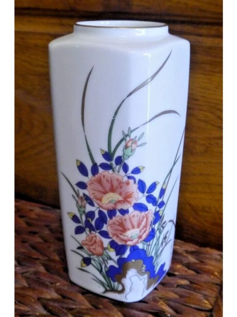 Fukagawa Vase. Imperial Household. Porcelain Arita Japan Vintage Poppies? Roses?